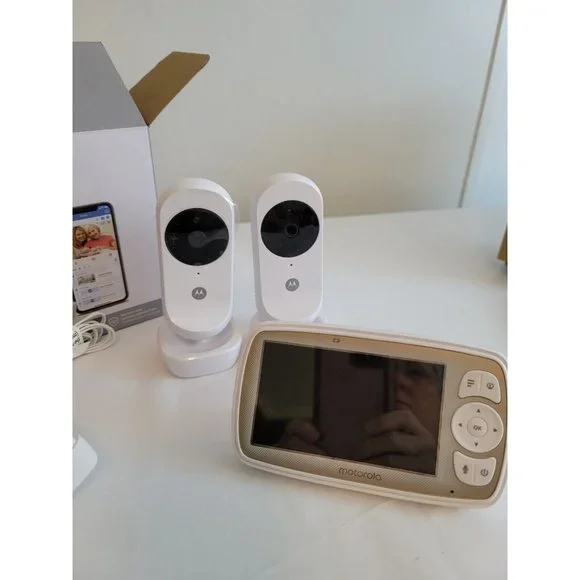 Motorola 4.3 WiFi Video Home Monitor‎ Two Camera Set